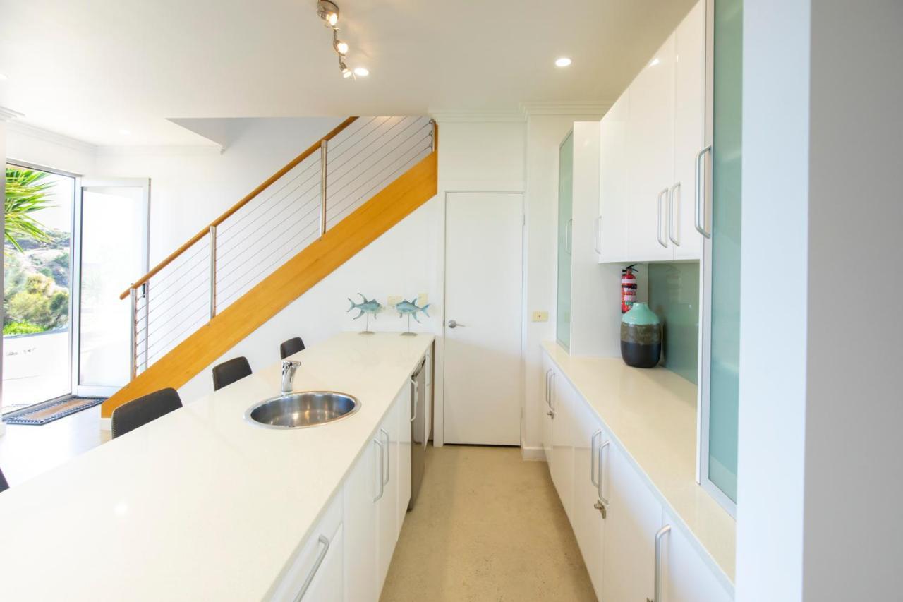 Shearwaters Waterfront Apartment *
